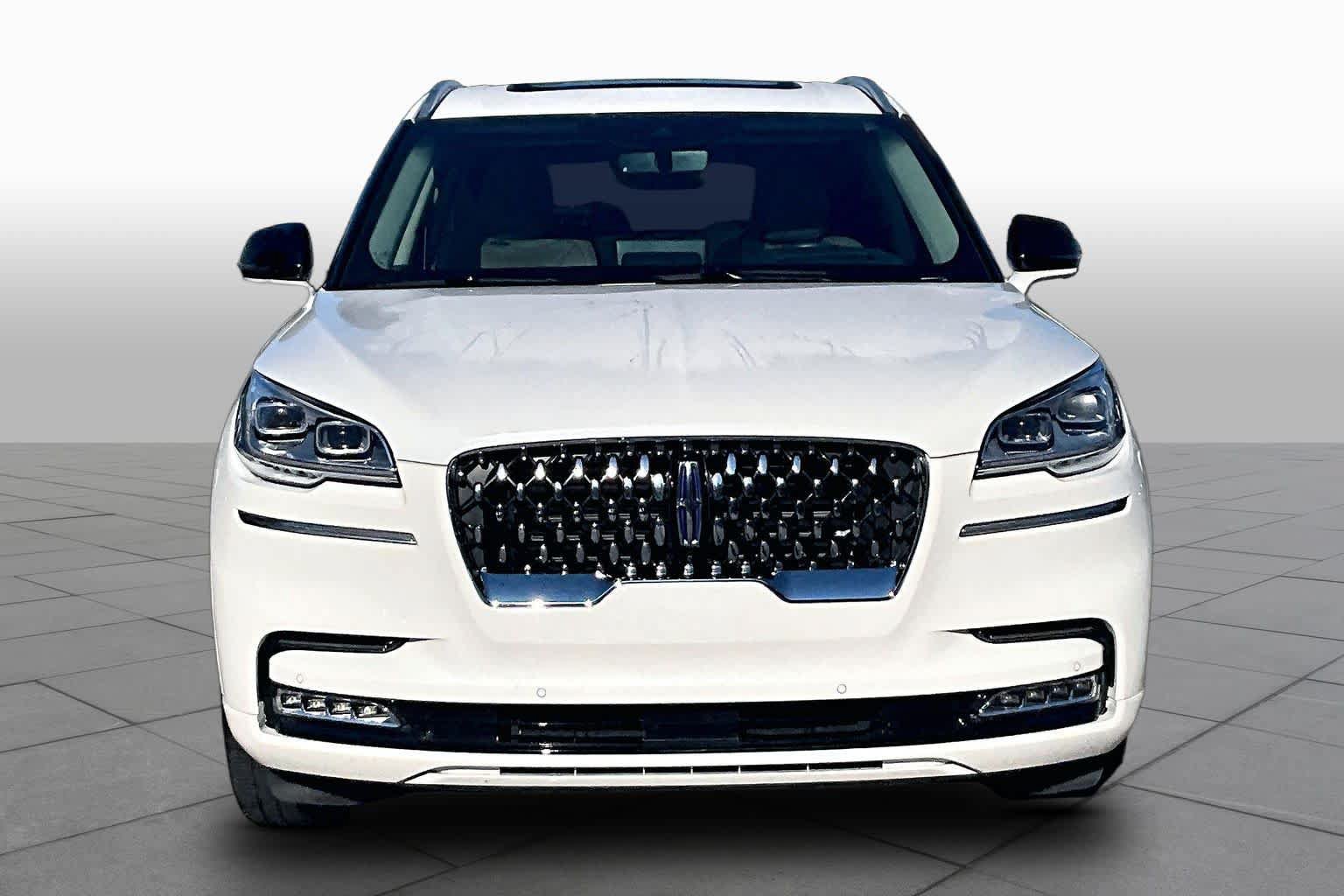 Used 2023 Lincoln Aviator Grand Touring w/ Equipment Group 301A AWD/4WD image 3