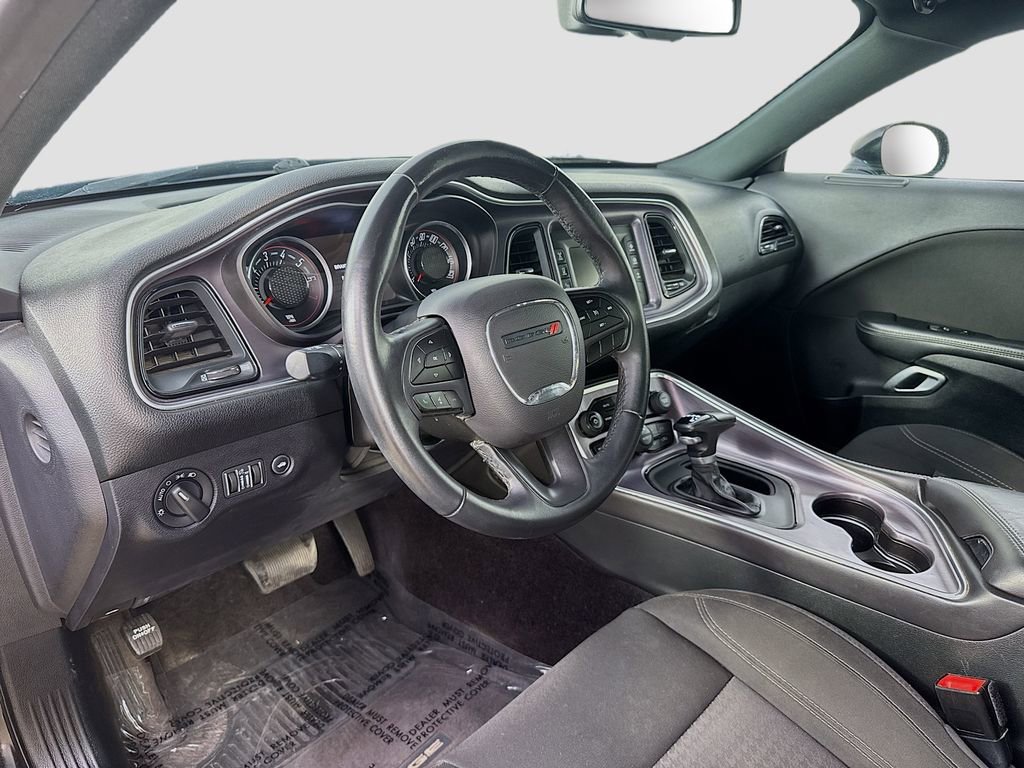 Used 2017 Dodge Challenger SXT RWD image 10