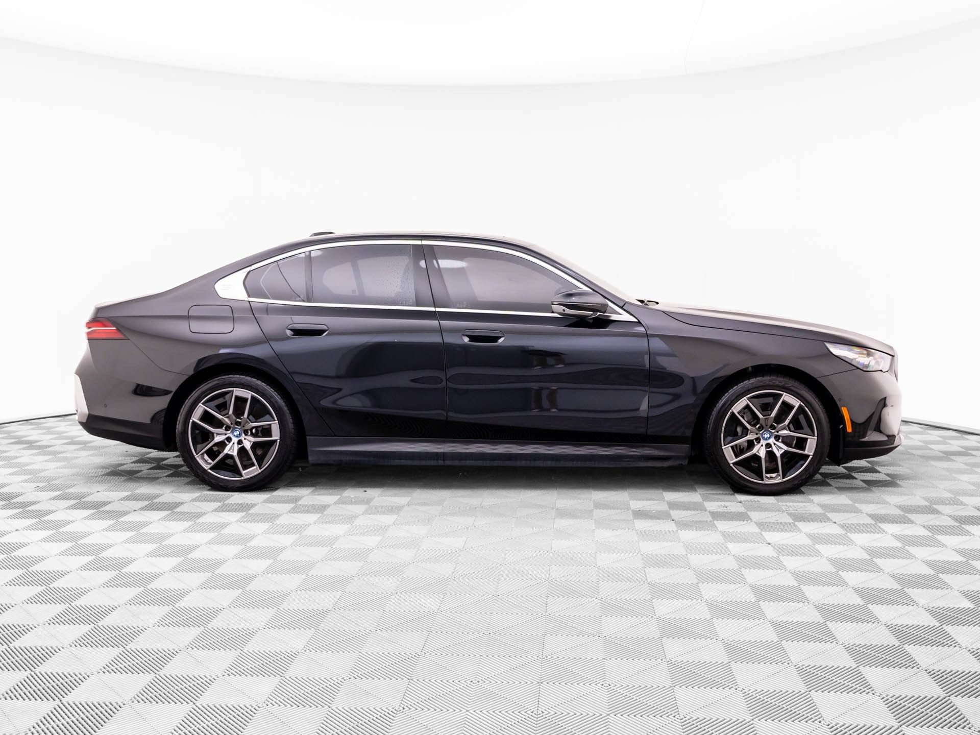 Certified 2024 BMW i5 eDrive40i w/ Premium Package RWD image 6