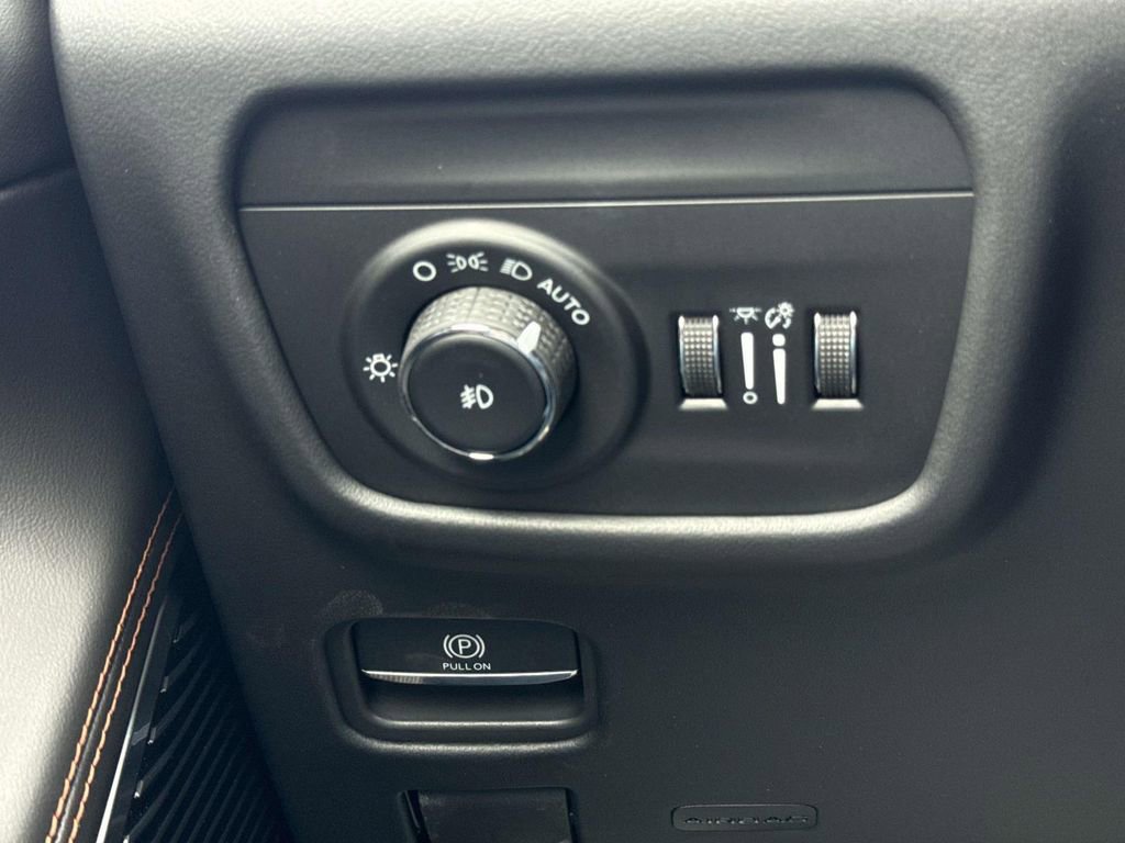 New 2026 Jeep Grand Cherokee Summit w/ Obsidian Package AWD/4WD image 18