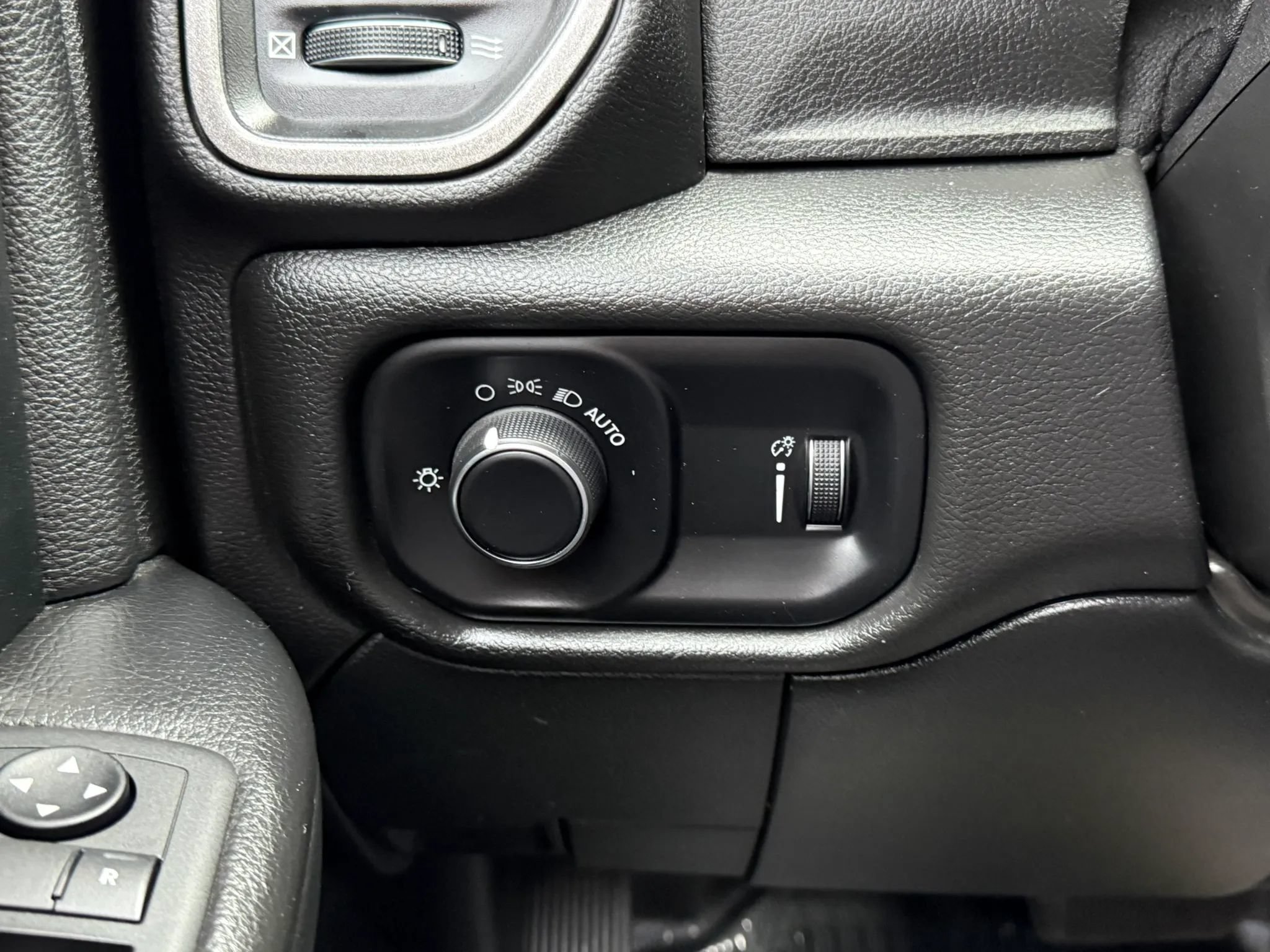 Used 2021 RAM 3500 Tradesman w/ Chrome Appearance Group RWD image 21
