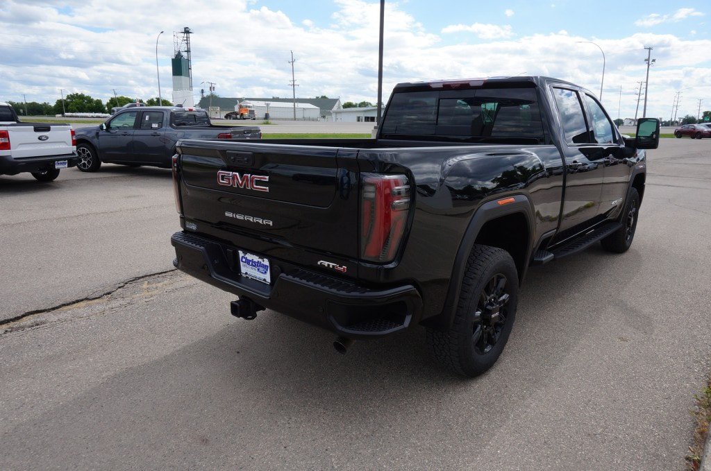 Used 2026 GMC Sierra 3500 AT4 w/ AT4 Premium Plus Package AWD/4WD image 4