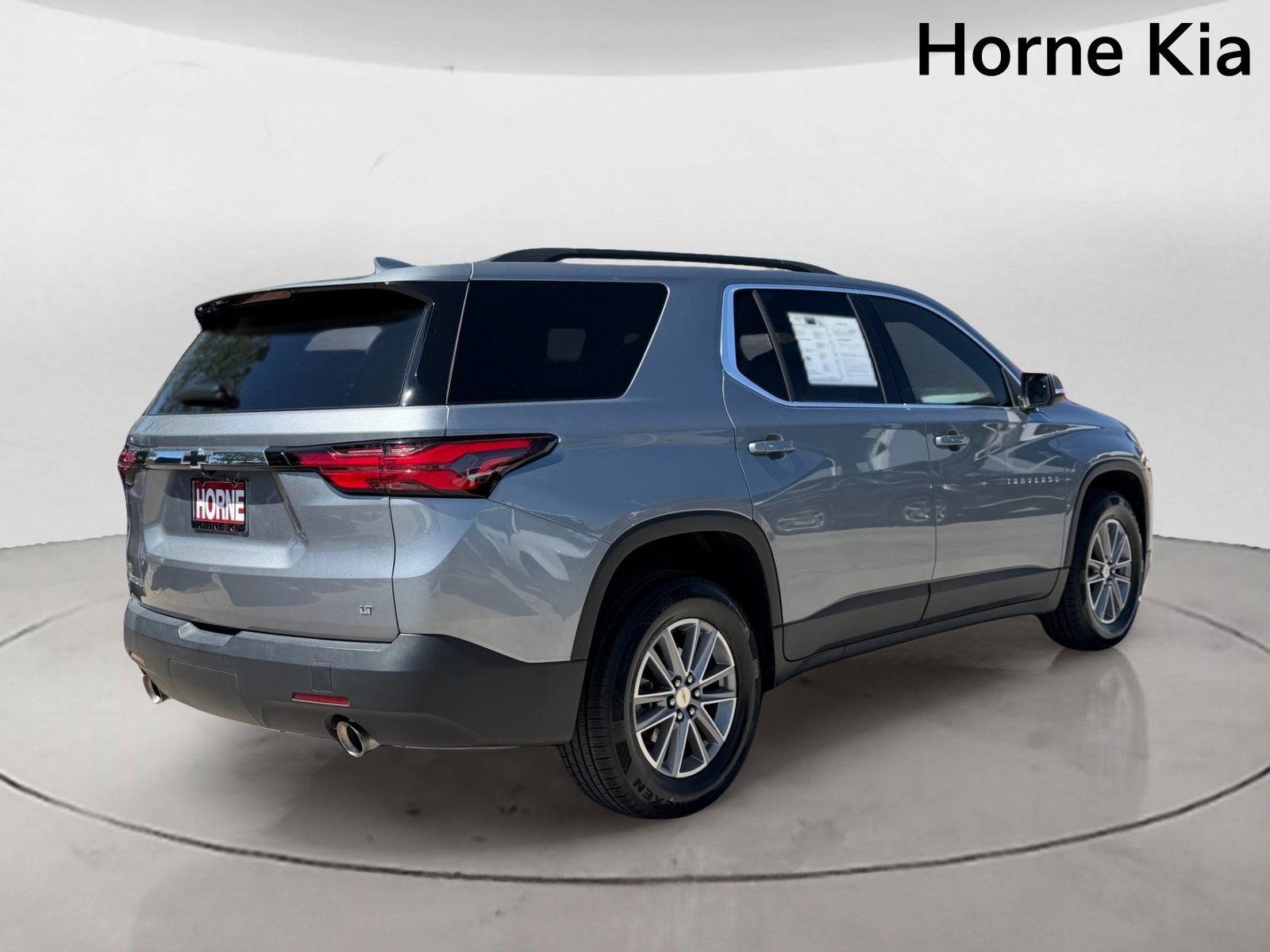 Used 2023 Chevrolet Traverse LT FWD image 4