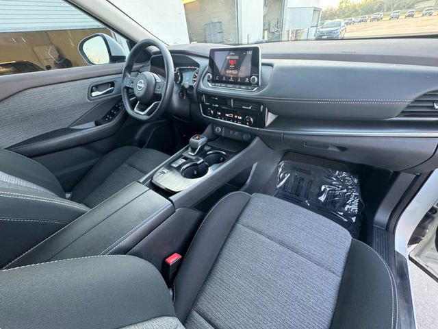 Used 2023 Nissan Rogue SV image 32