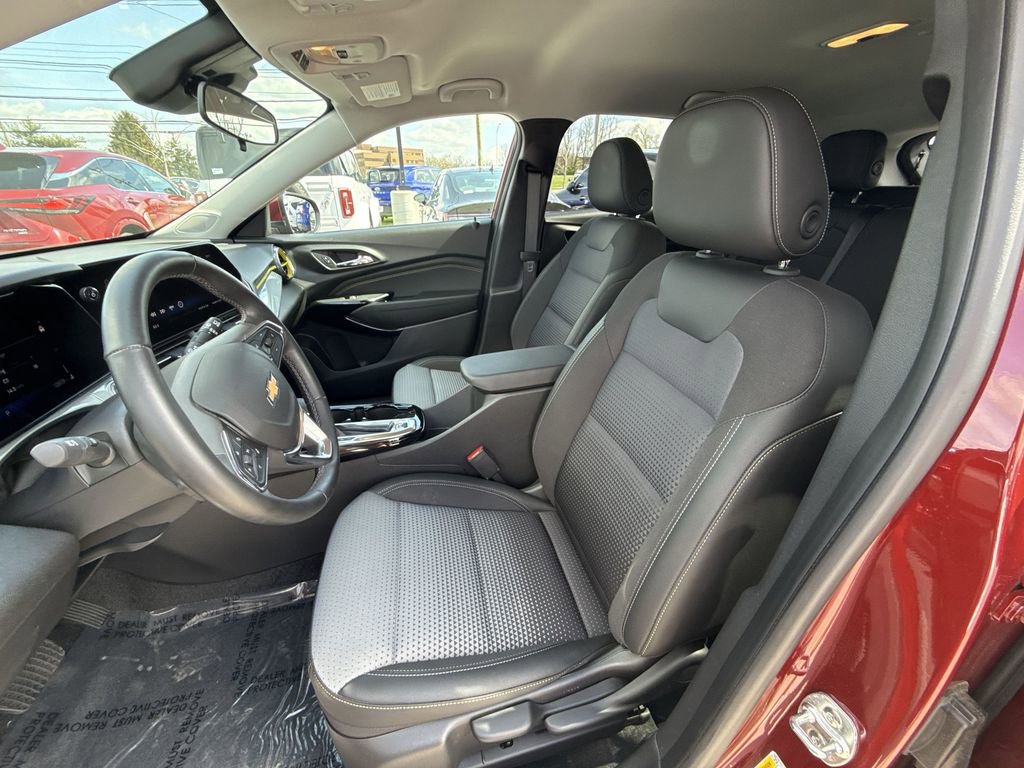 Used 2024 Chevrolet Trax LT w/ Driver Confidence Package FWD image 11