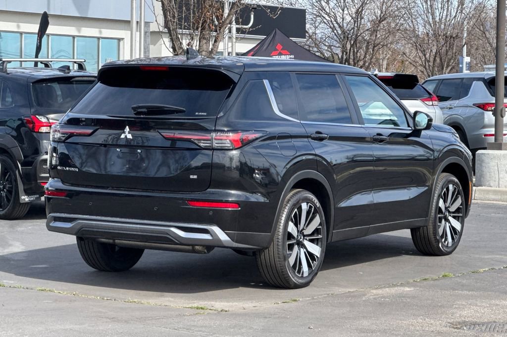 New 2026 Mitsubishi Outlander SE AWD/4WD image 4