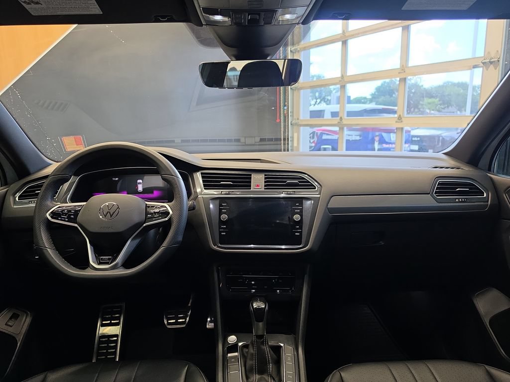 Used 2024 Volkswagen Tiguan SE R-Line w/ MDO Package, Three-Row FWD image 18