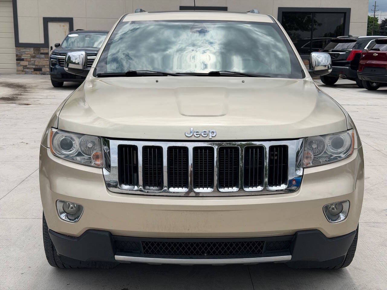 Used 2012 Jeep Grand Cherokee Limited w/ Trailer Tow Group AWD/4WD image 3
