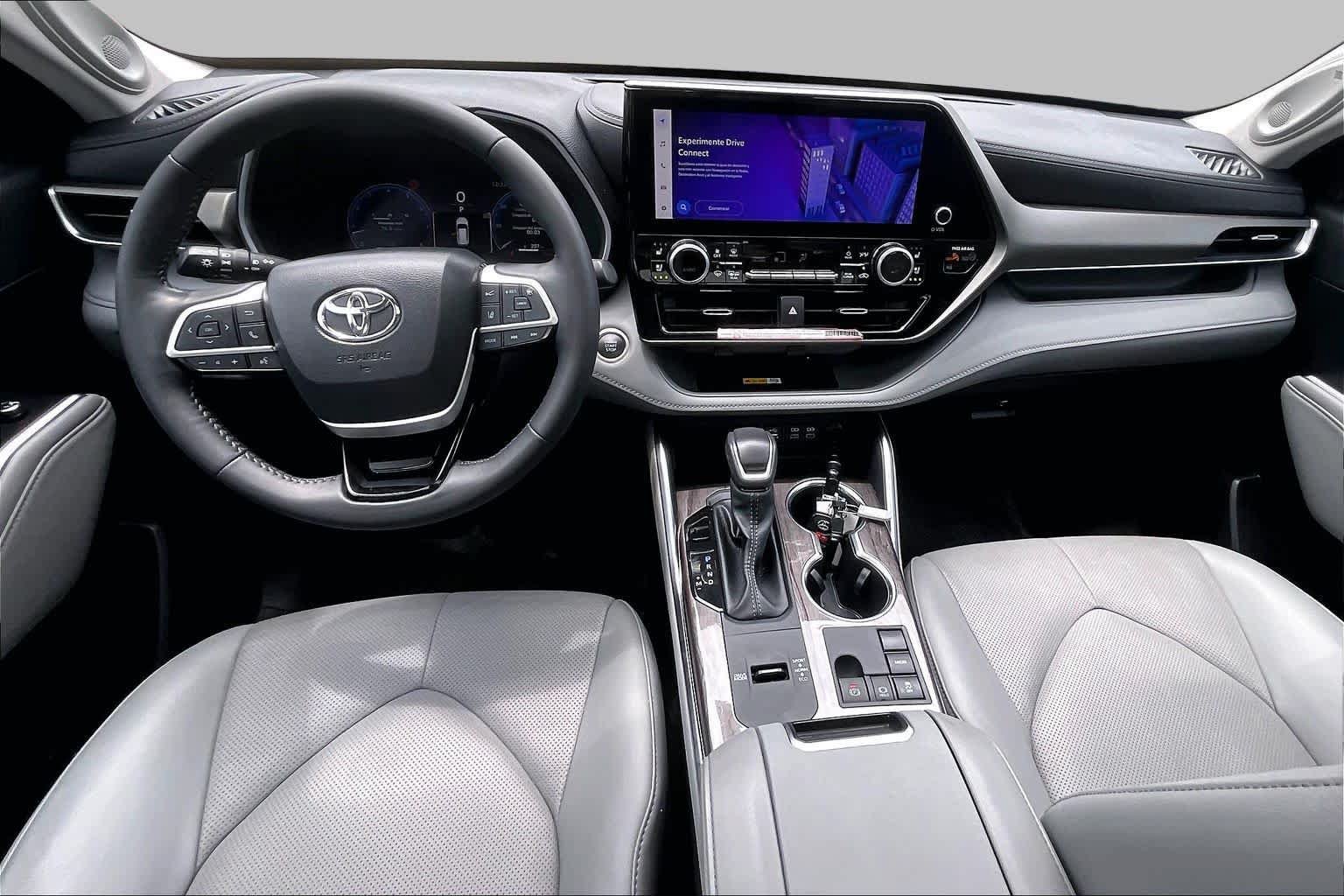 Used 2025 Toyota Highlander Limited FWD image 16