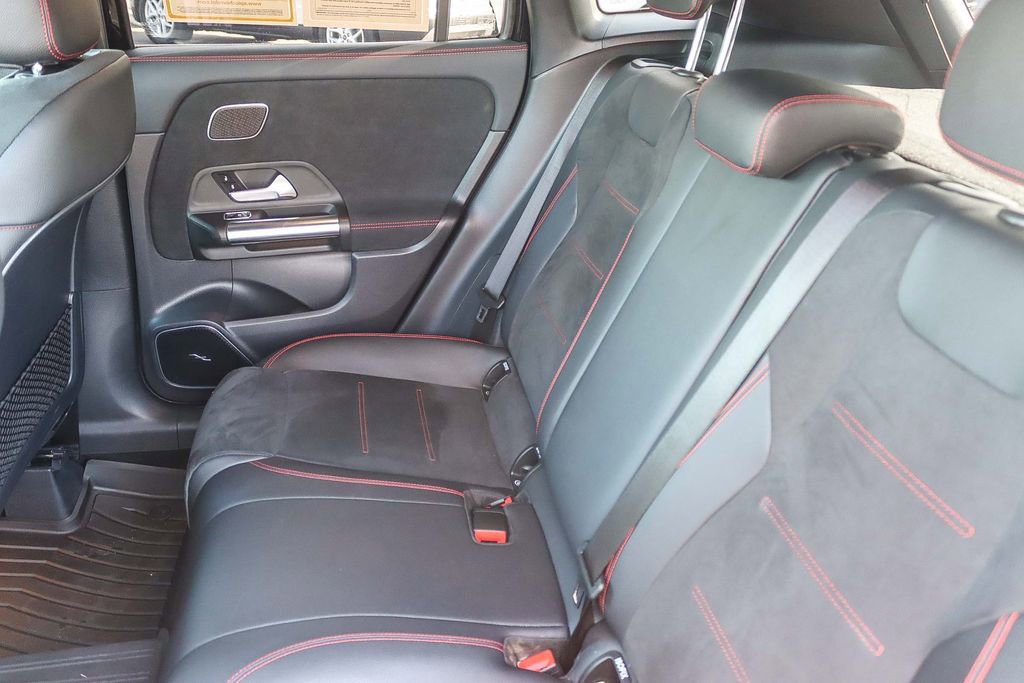 Used 2021 Mercedes-Benz GLA 250 4MATIC image 41