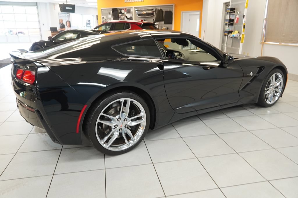 Used 2017 Chevrolet Corvette Stingray Coupe RWD image 13
