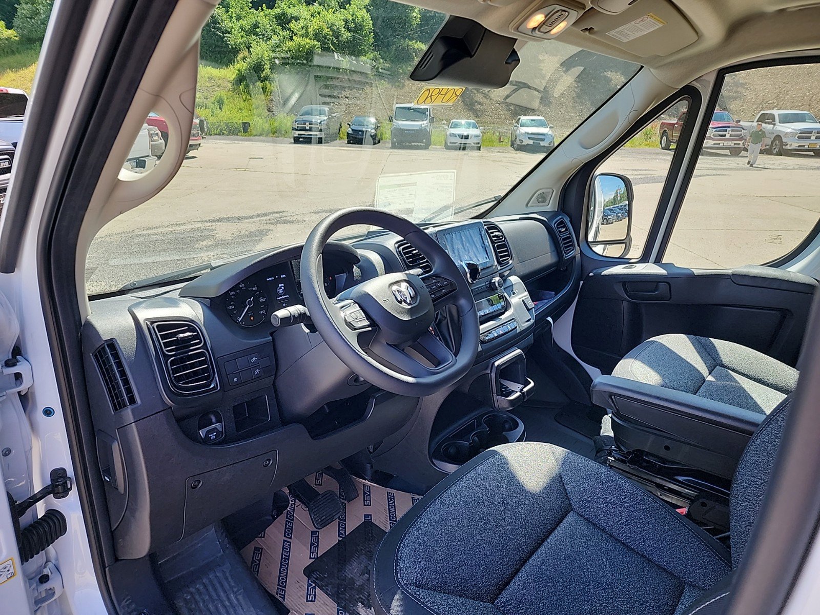 New 2024 RAM ProMaster 3500 w/ Convenience Group image 21