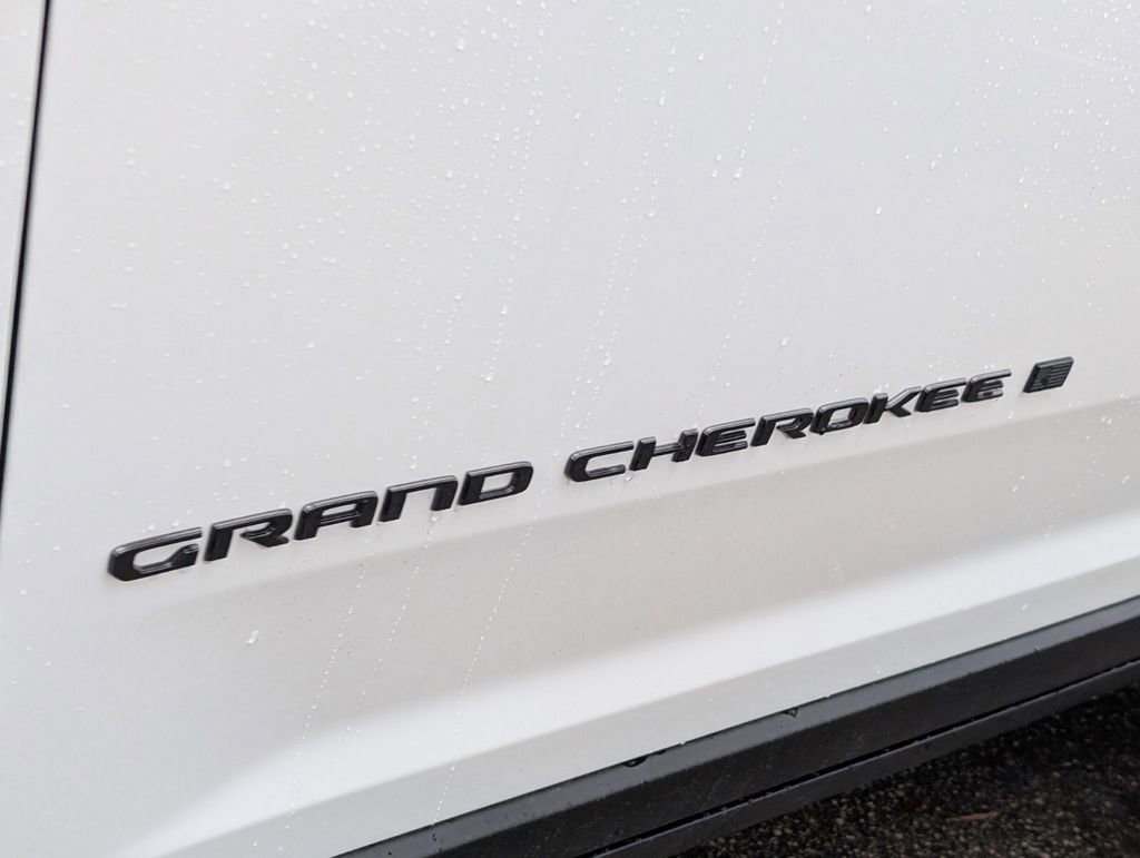 New 2025 Jeep Grand Cherokee Limited w/ Black Appearance Package image 10