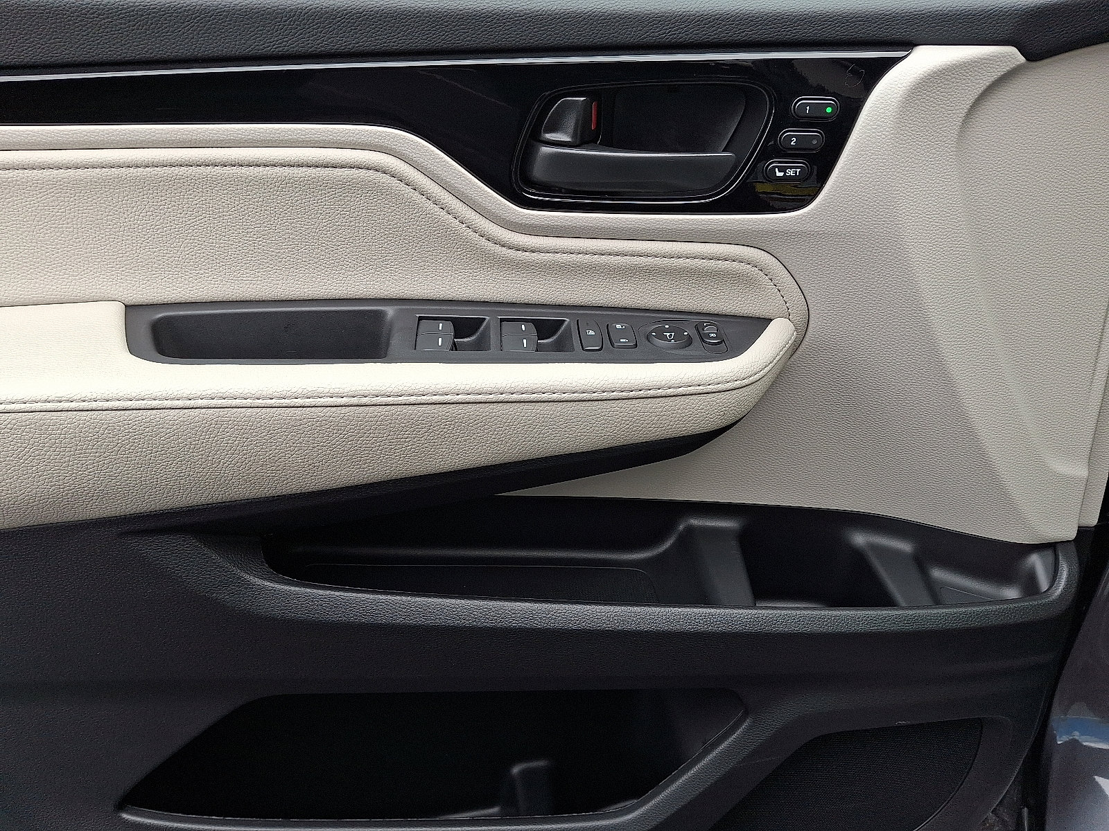 Certified 2025 Honda Odyssey Touring image 10