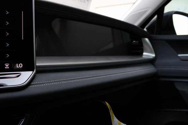 New 2025 Volkswagen Tiguan SE image 5