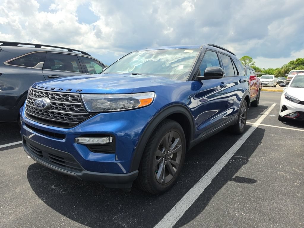 Used 2023 Ford Explorer XLT w/ Equipment Group 202A RWD image 4