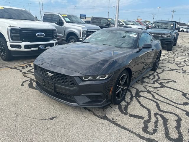 Used 2024 Ford Mustang Coupe RWD image 2