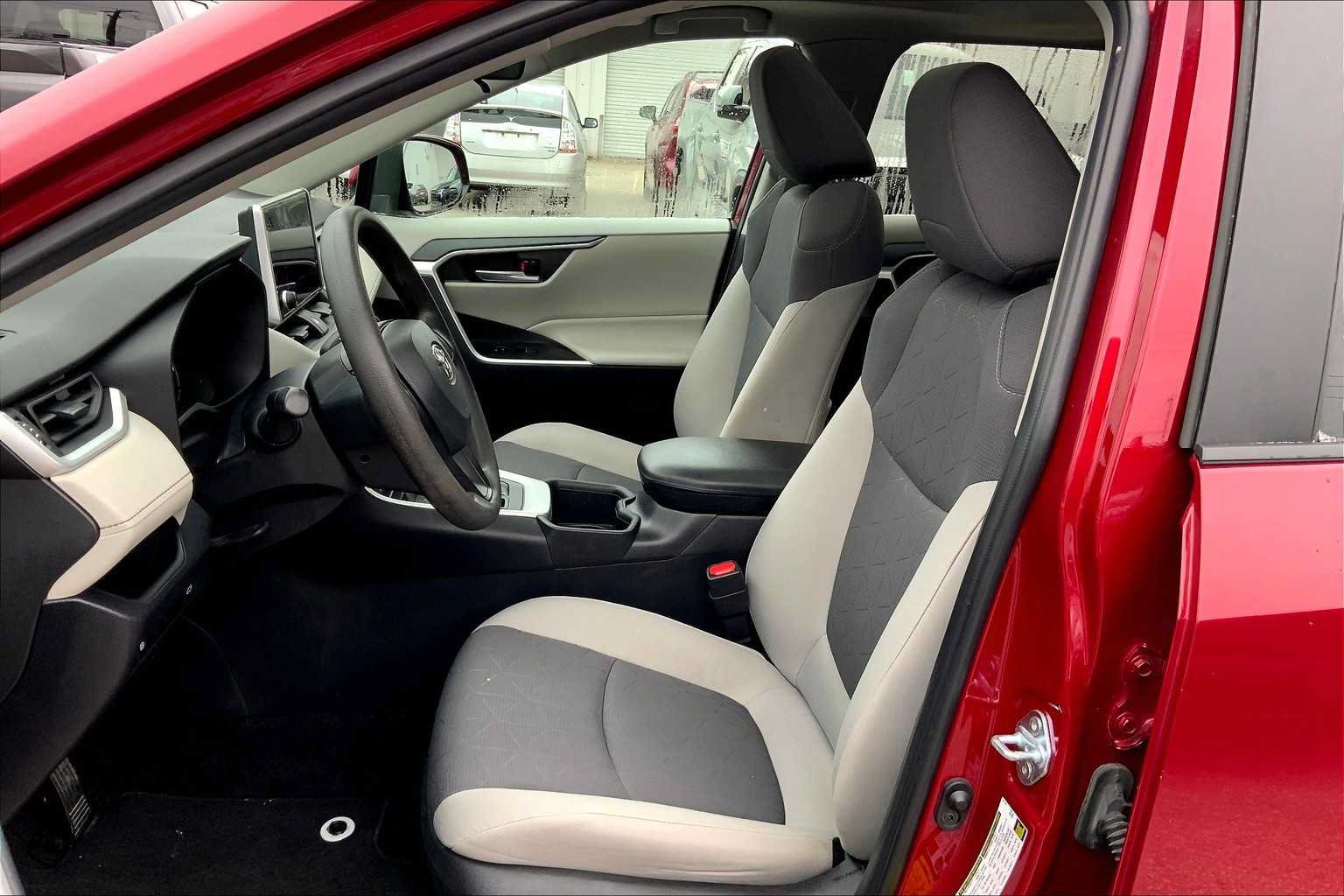 Used 2023 Toyota RAV4 XLE w/ Convenience Package FWD image 8
