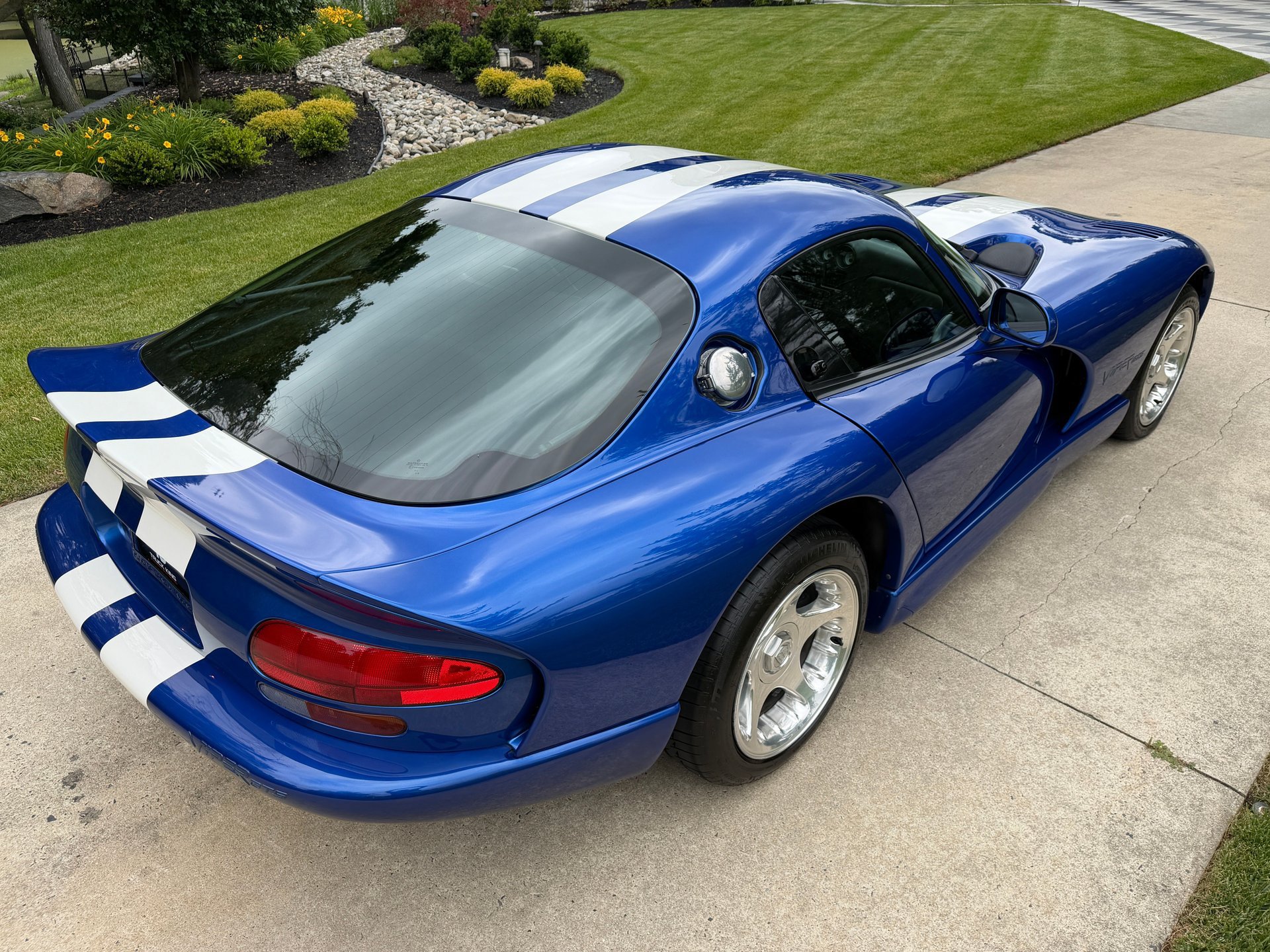 Used 1997 Dodge Viper GTS RWD image 9