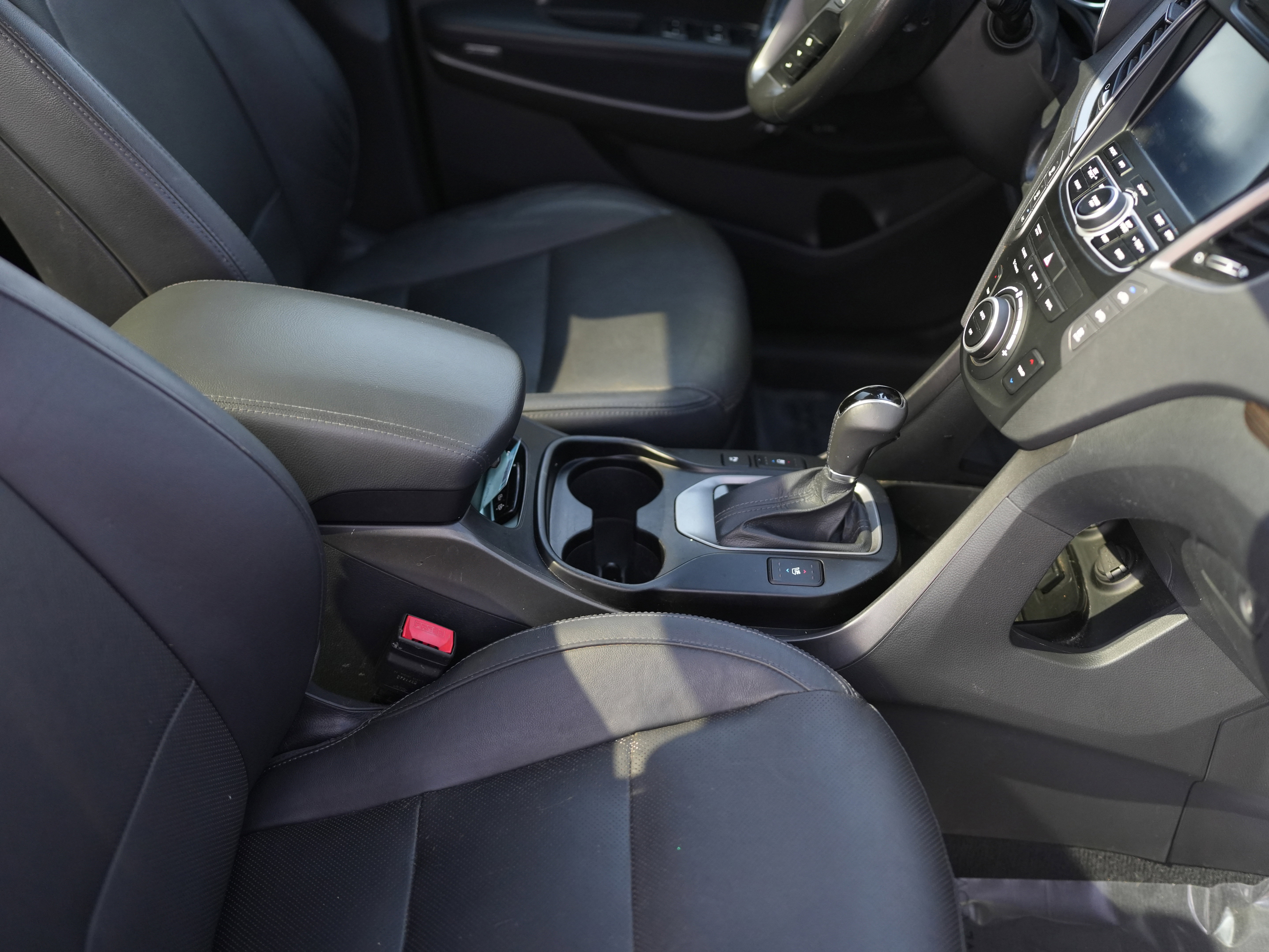 Used 2015 Hyundai Santa Fe Limited w/ Option Group 04 AWD/4WD image 18