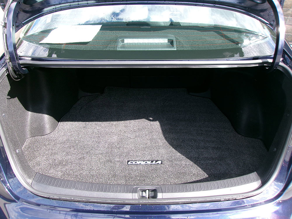 Used 2023 Toyota Corolla LE w/ Carpet Mat Package (TMS) FWD image 13