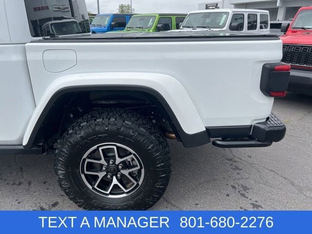 Used 2025 Jeep Gladiator Rubicon AWD/4WD image 3