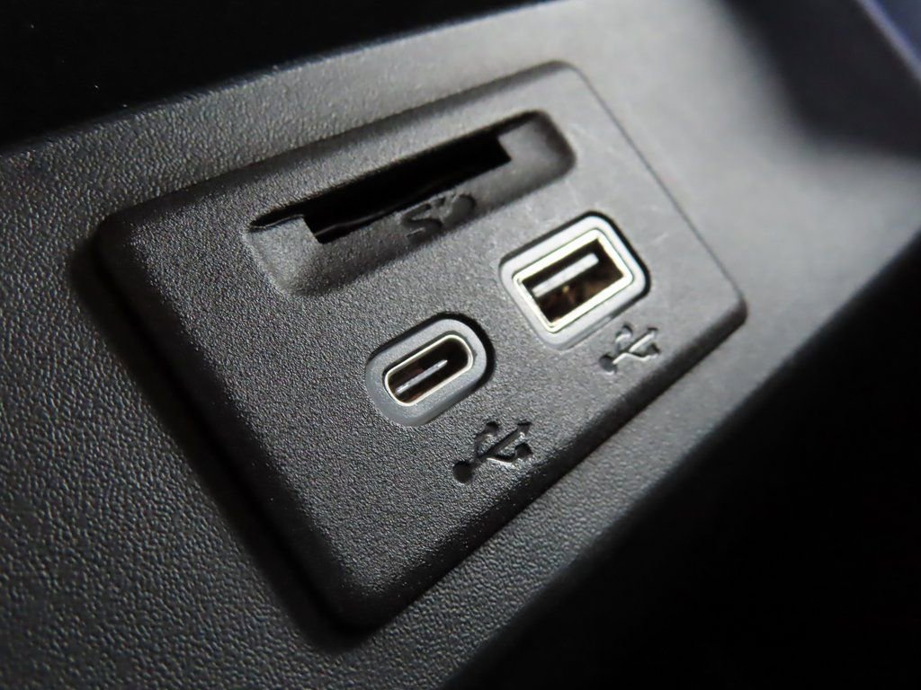 Used 2021 GMC Yukon XL SLT image 8