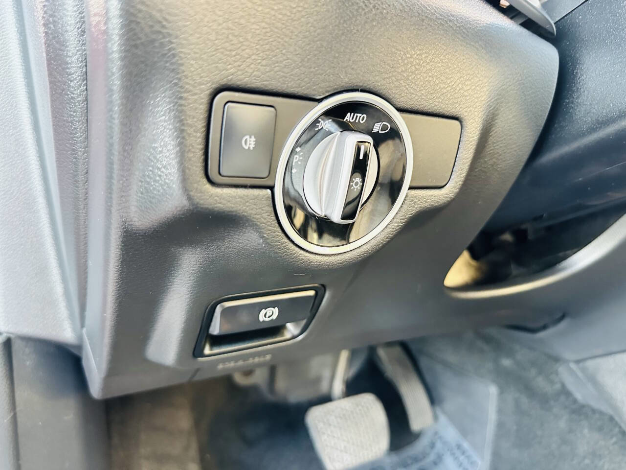 Used 2019 INFINITI QX30 w/ Navigation Package image 14