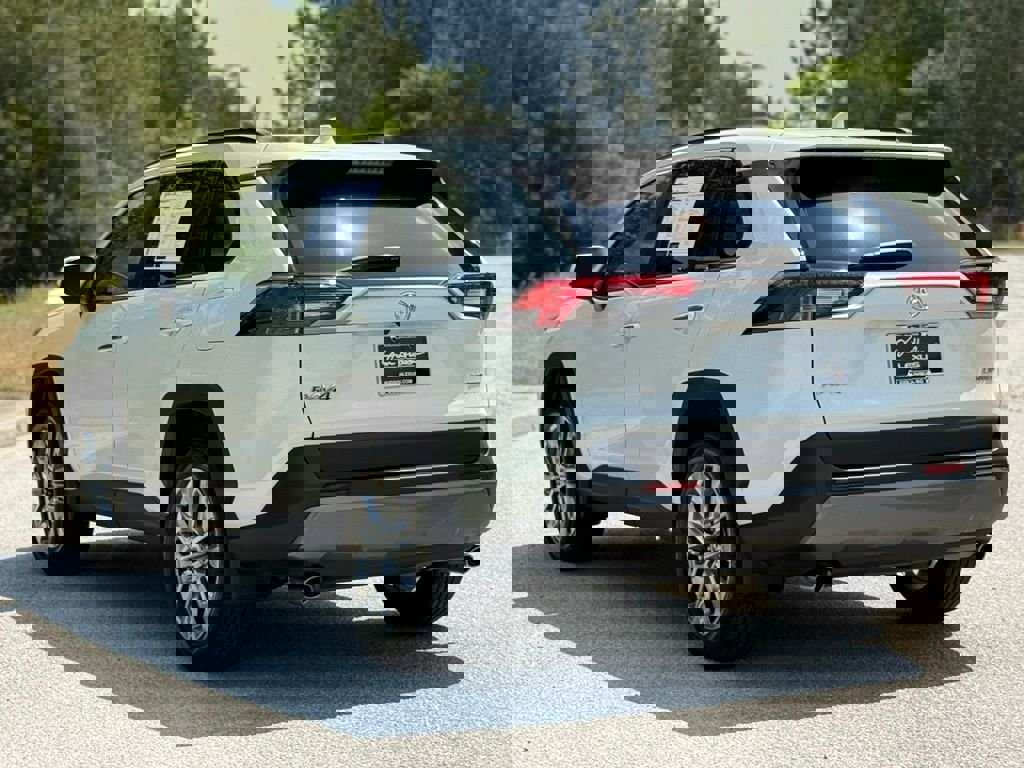 Used 2019 Toyota RAV4 Limited FWD image 10