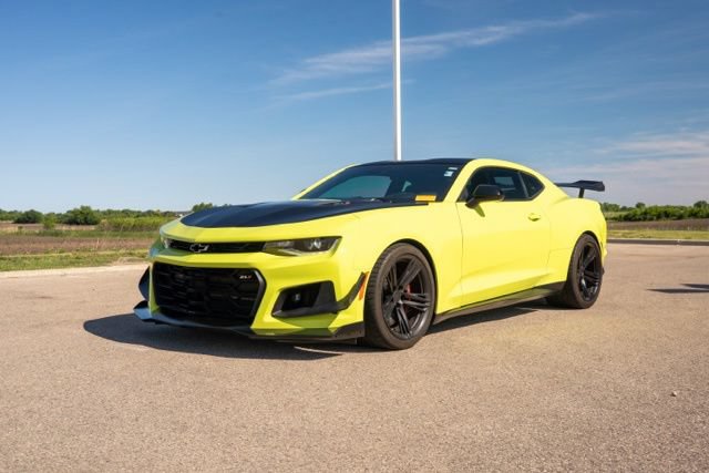Used 2019 Chevrolet Camaro ZL1 RWD image 3