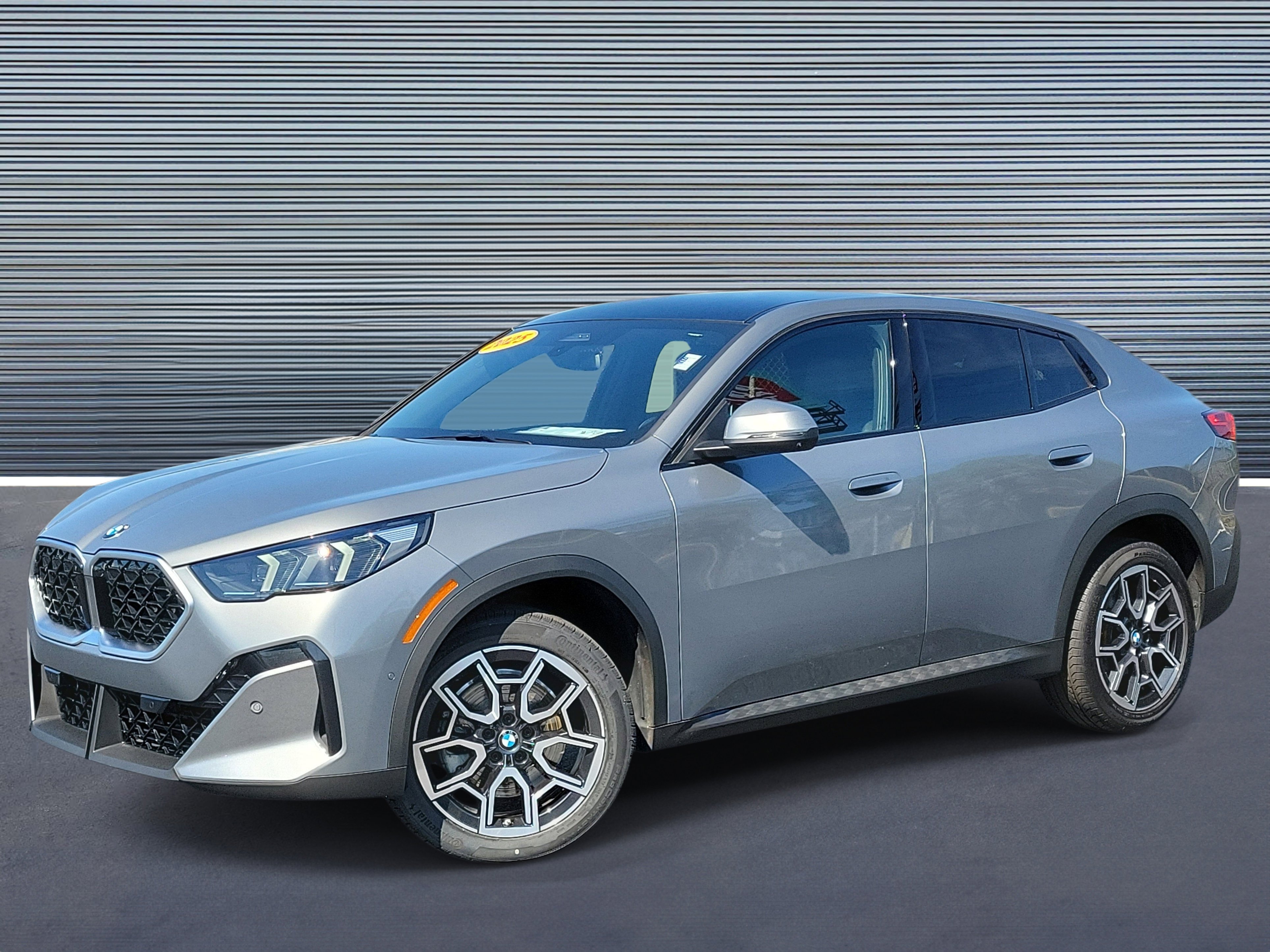 Used 2025 BMW X2 xDrive28i AWD/4WD image 1