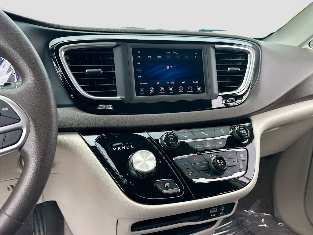Used 2020 Chrysler Pacifica Touring image 14