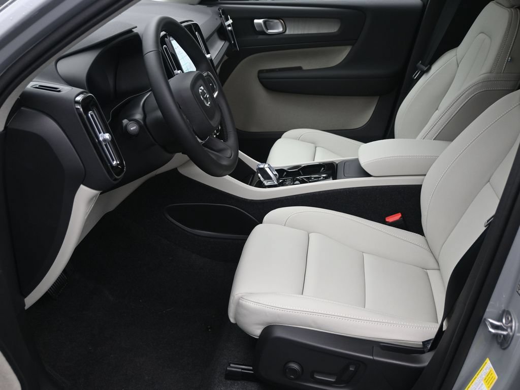 New 2026 Volvo XC40 B5 Plus w/ Protection Package Premier AWD/4WD image 11