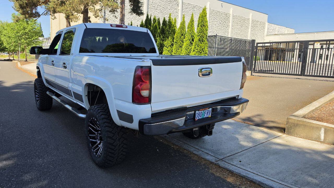 Used 2005 Chevrolet Silverado 2500 LS w/ Heavy-Duty Power Package AWD/4WD image 7