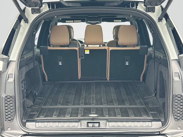 Used 2025 Land Rover Discovery Dynamic SE AWD/4WD image 19