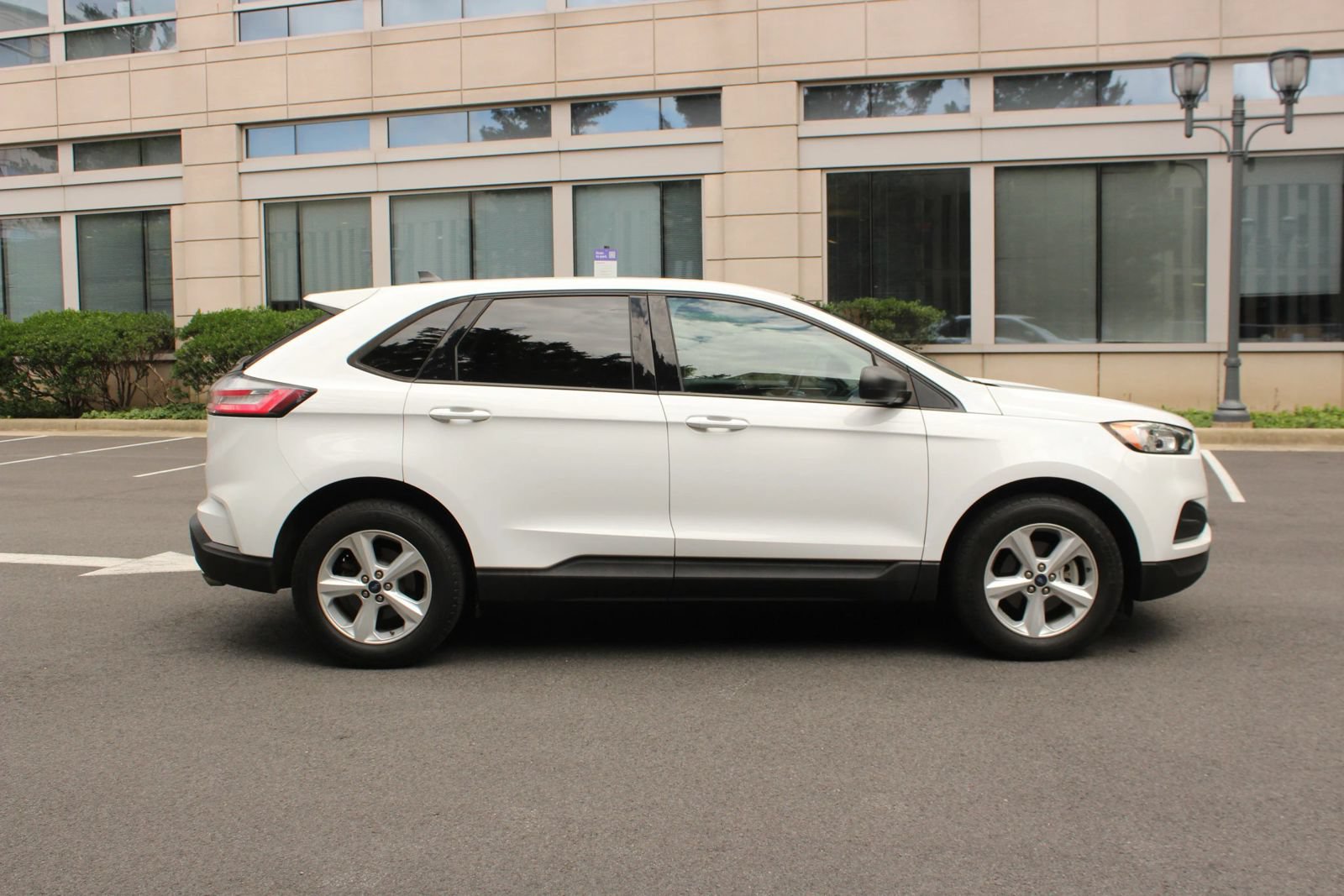 Used 2020 Ford Edge SE FWD image 6