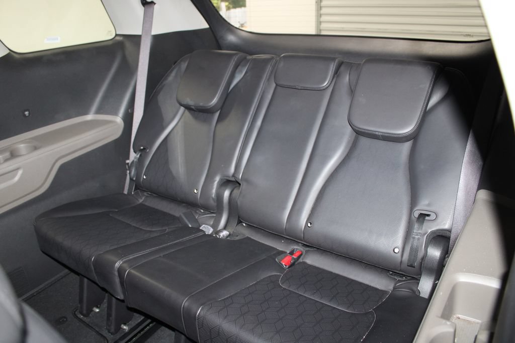 Used 2025 Kia Carnival FWD image 18