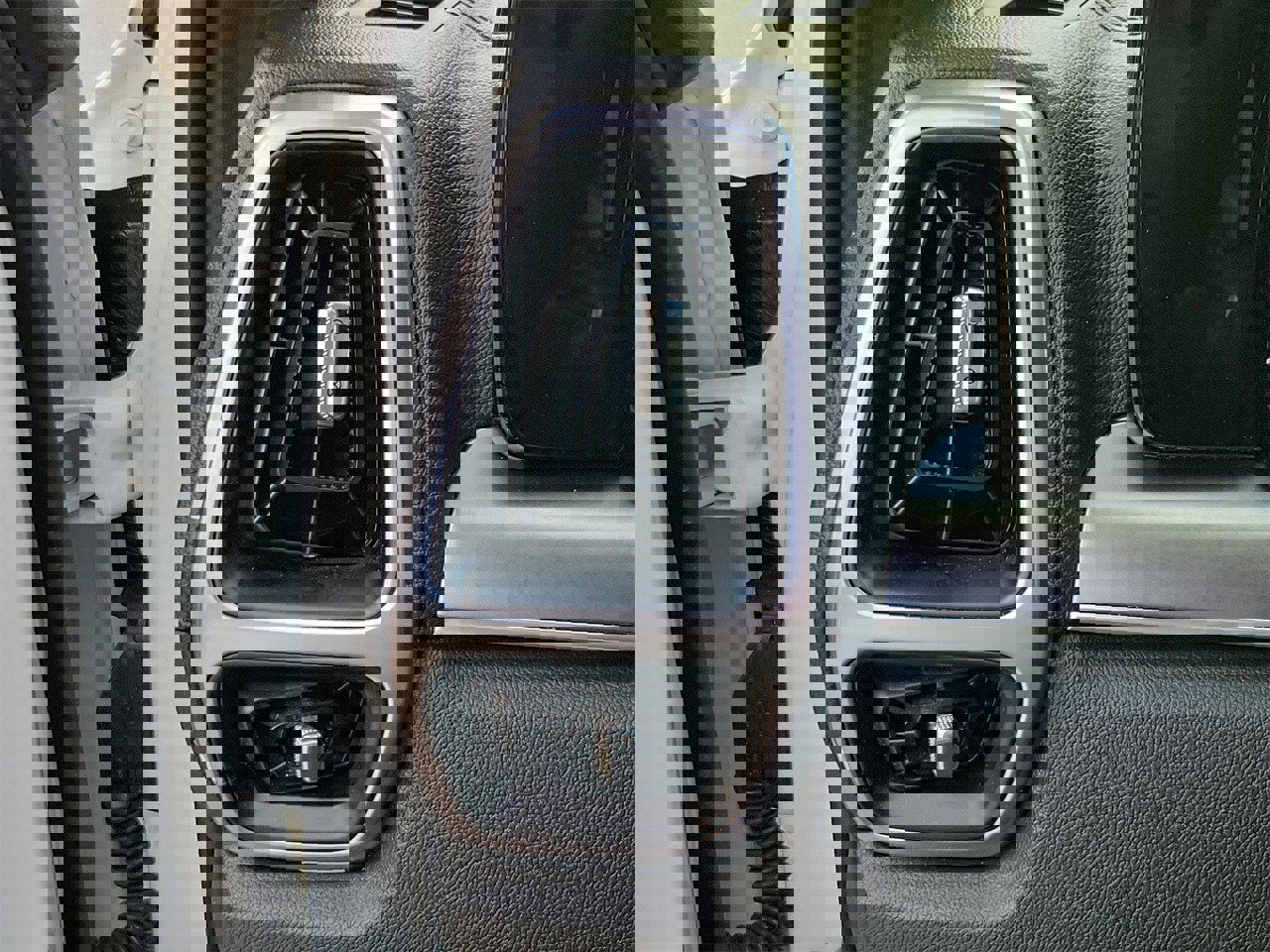 Used 2023 Kia Sorento EX image 33