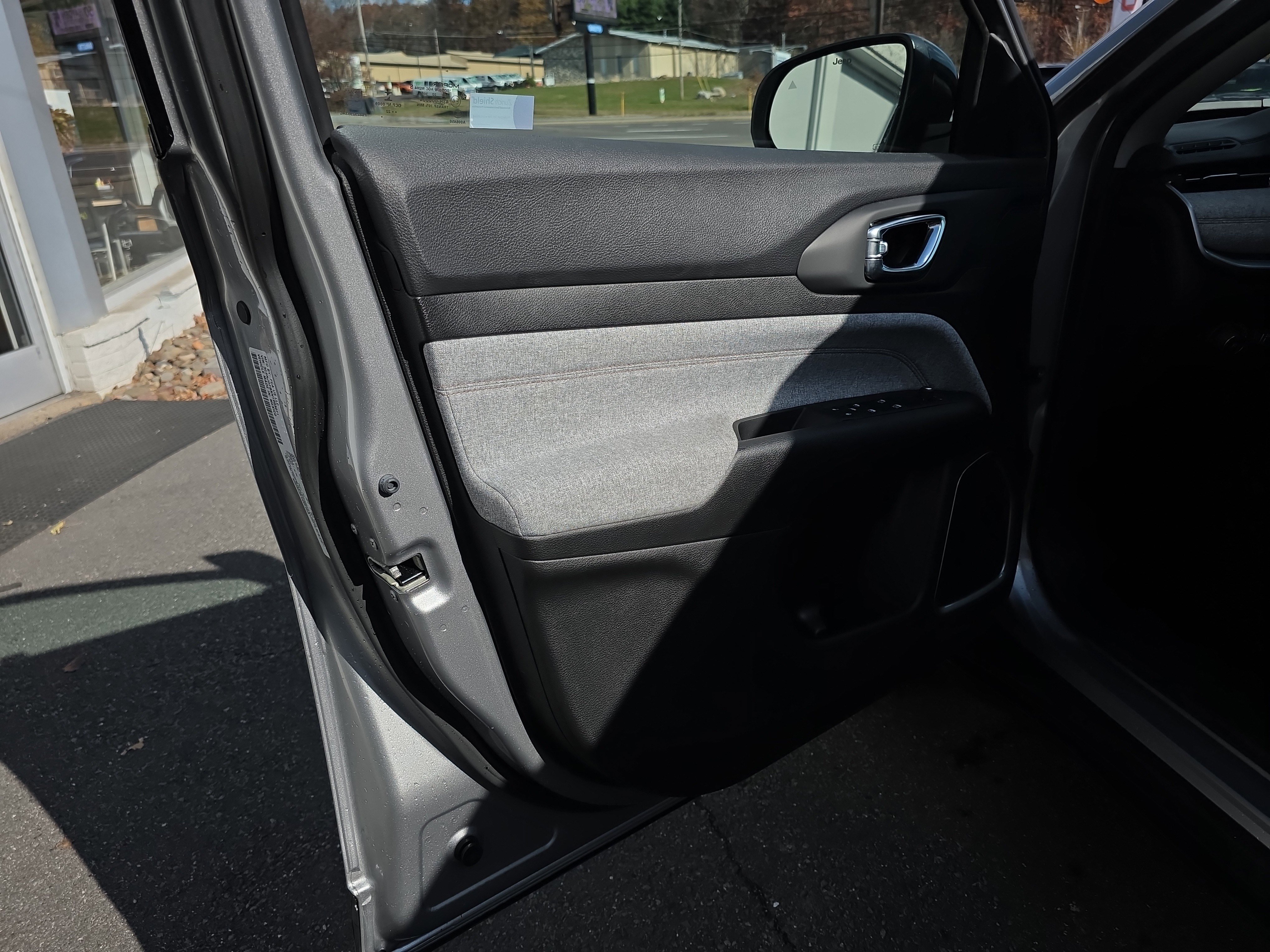 Used 2022 Jeep Compass Latitude image 16