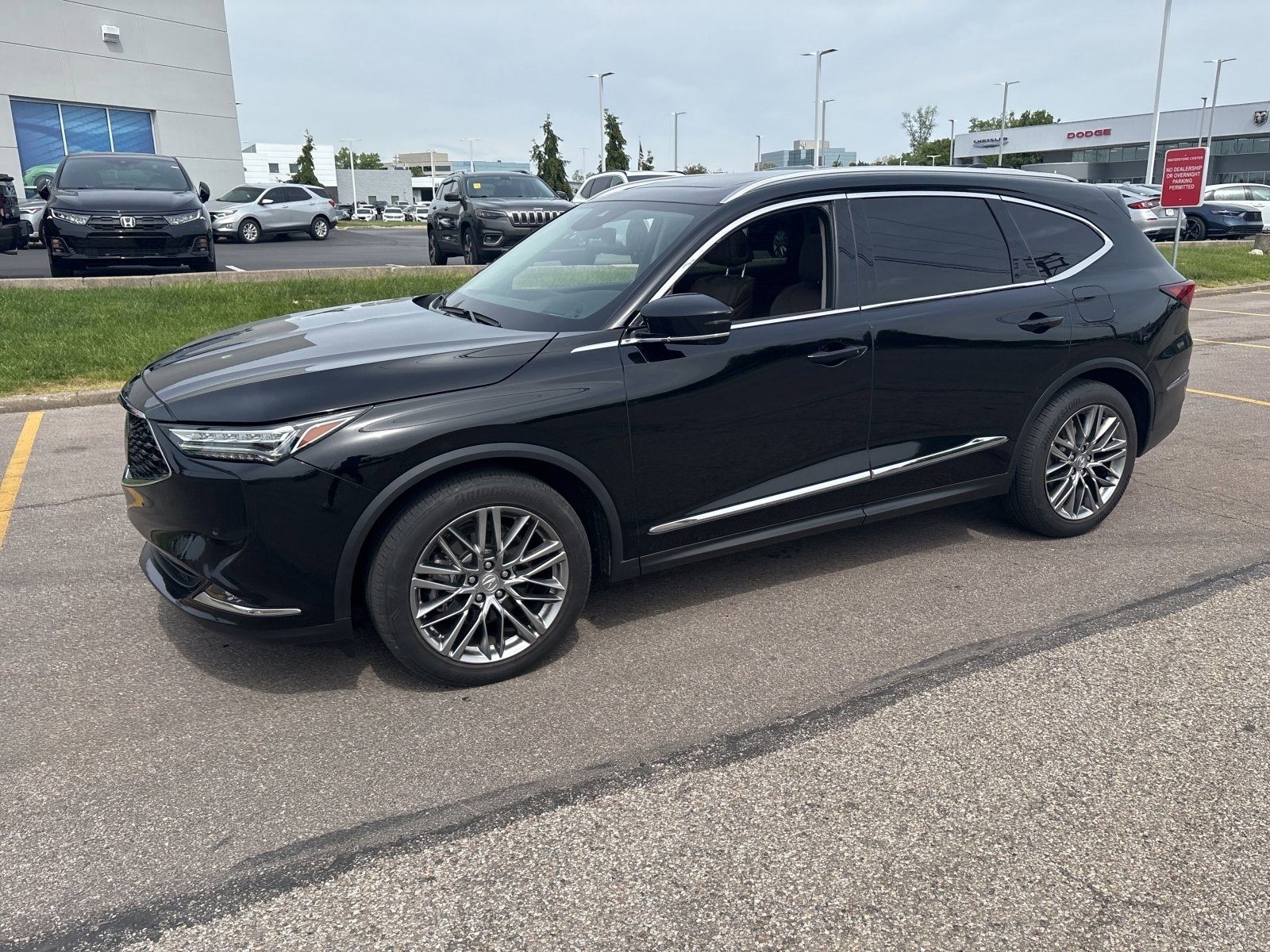 Used 2023 Acura MDX SH-AWD w/ Advance Package image 14