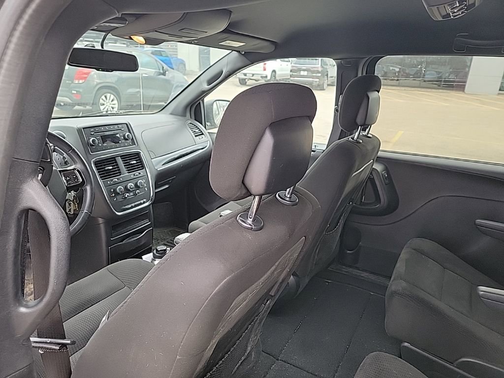 Used 2016 Dodge Grand Caravan SE image 17