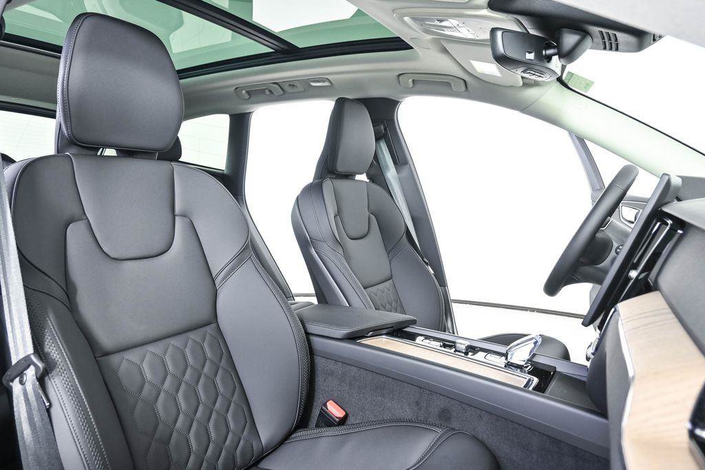 New 2026 Volvo XC60 B5 Plus w/ Protection Package Premier AWD/4WD image 21