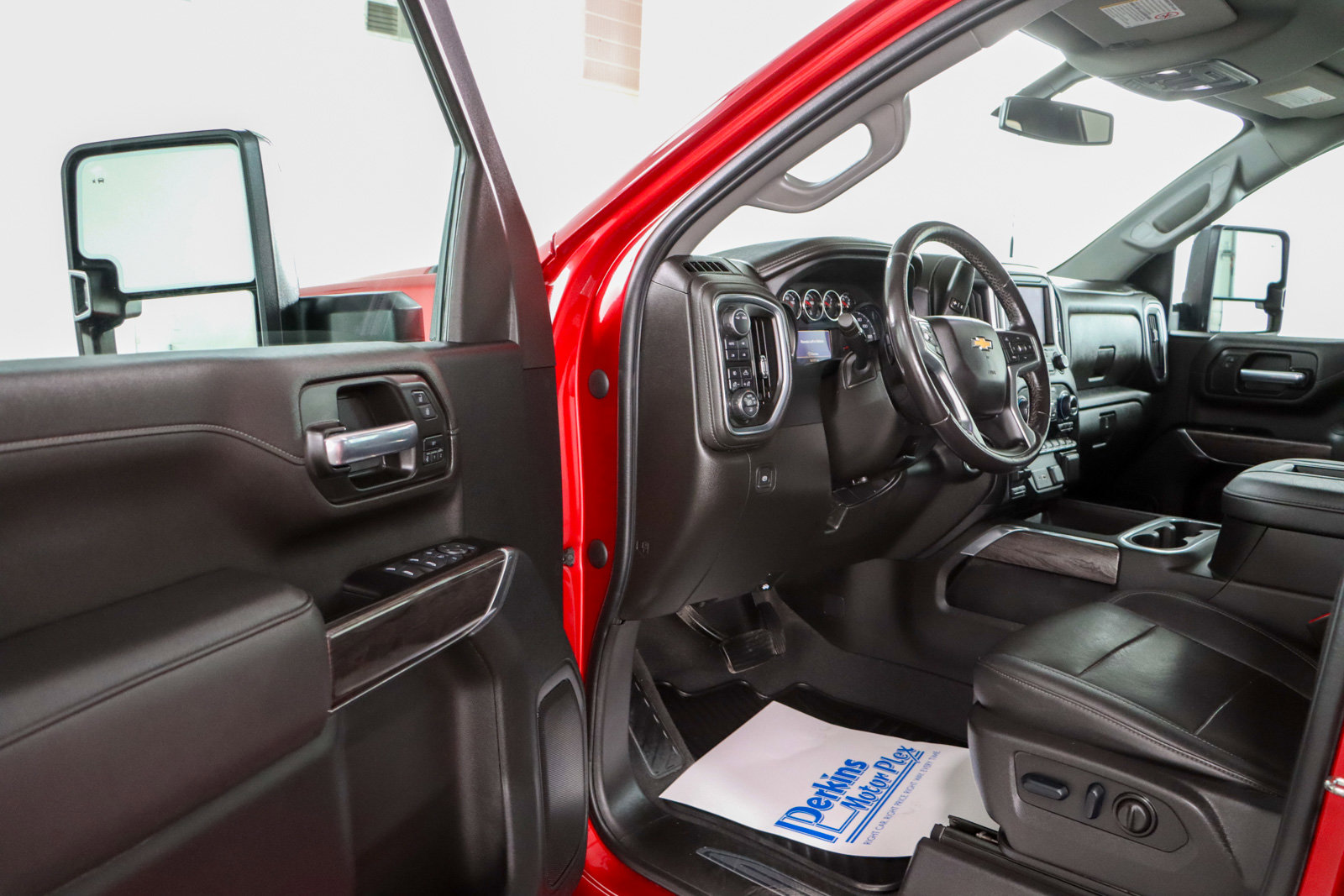 Used 2022 Chevrolet Silverado 2500 LTZ w/ LTZ Plus Package image 3