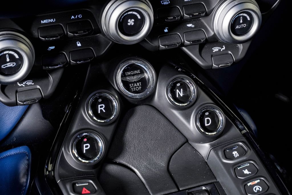 Used 2019 Aston Martin V8 Vantage Coupe image 31