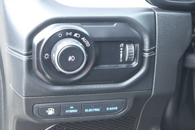Used 2024 Jeep Wrangler Unlimited Sahara AWD/4WD image 13
