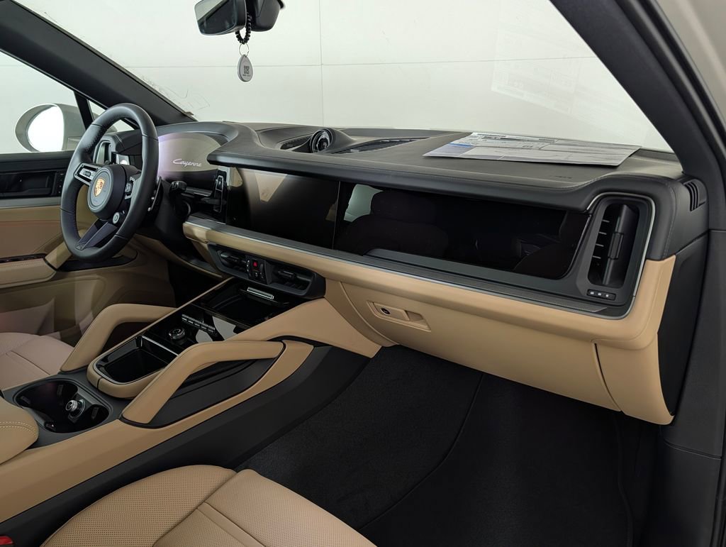 Certified 2025 Porsche Cayenne Coupe image 19