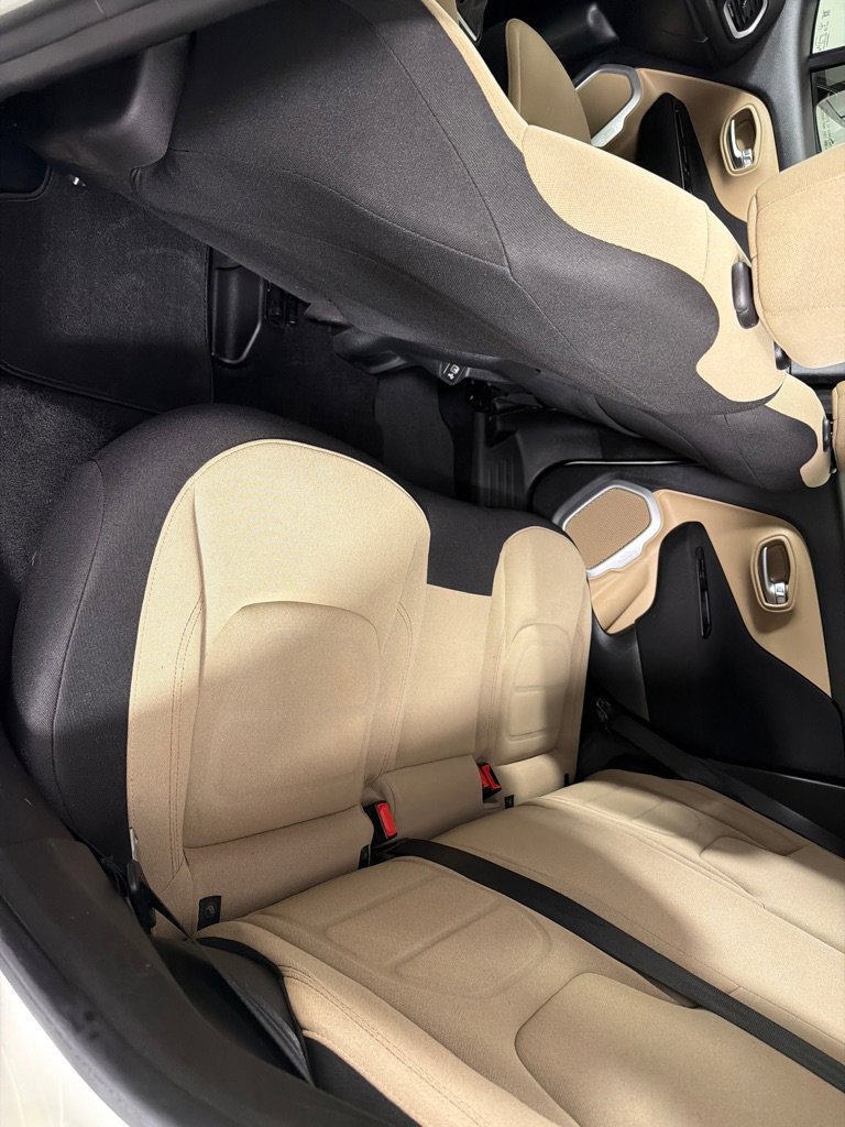 Used 2019 Jeep Renegade Latitude w/ UConnect 8.4 Nav Group image 19