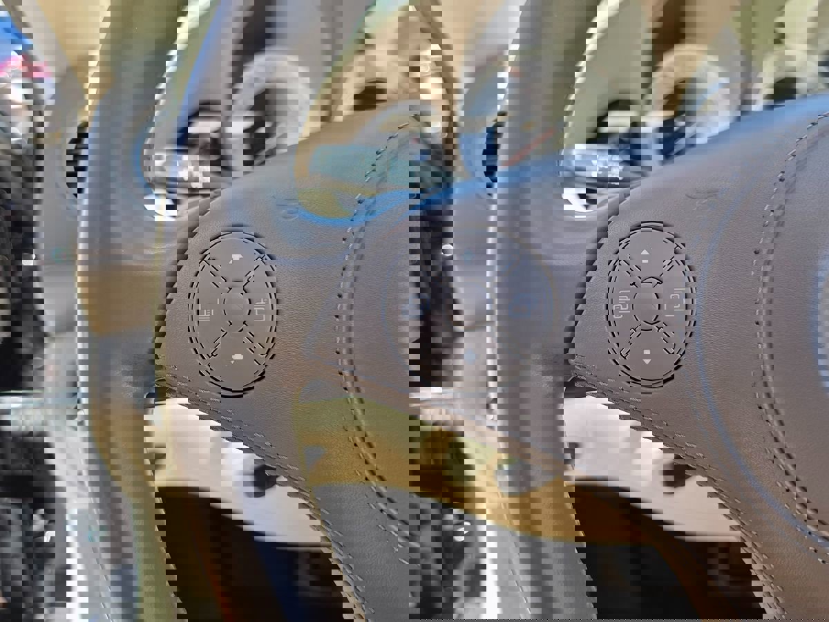 Used 2012 Mercedes-Benz SL 550 image 33