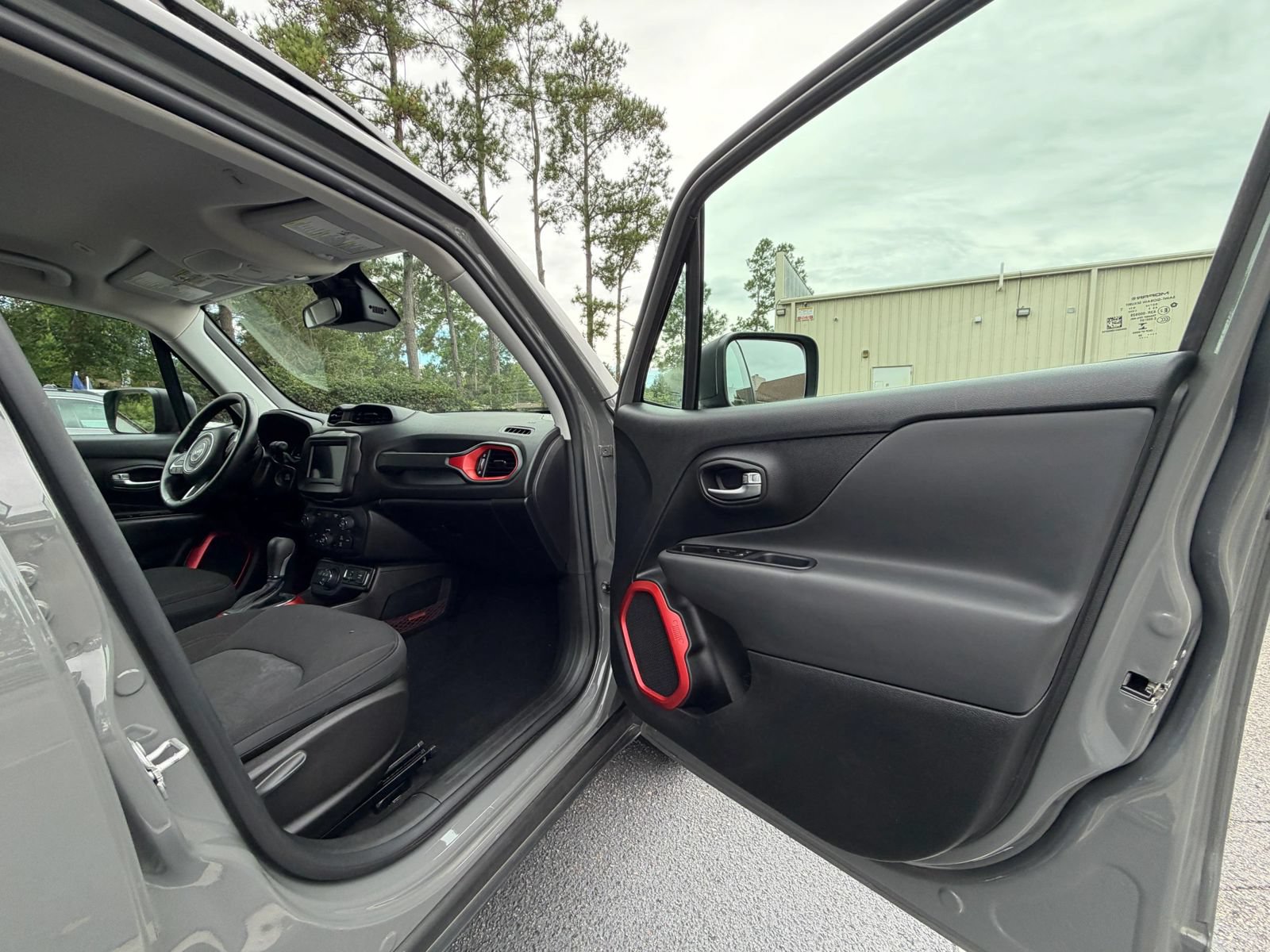 Used 2020 Jeep Renegade Trailhawk w/ Cold Weather Group AWD/4WD image 20