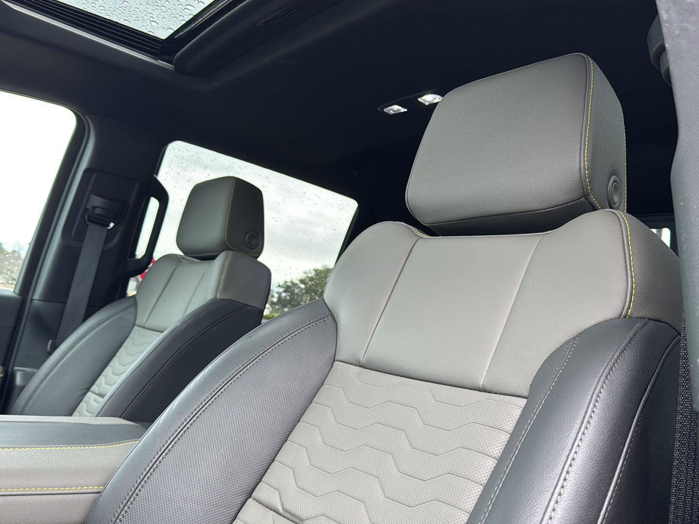 Used 2024 Chevrolet Silverado 2500 ZR2 w/ Technology Package image 25